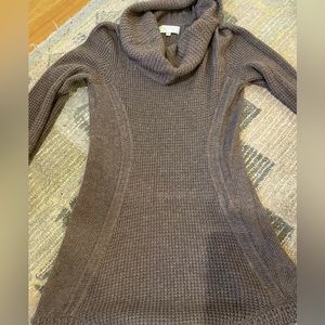 Anthropologie sweater, medium. Brown color, tunic length.
